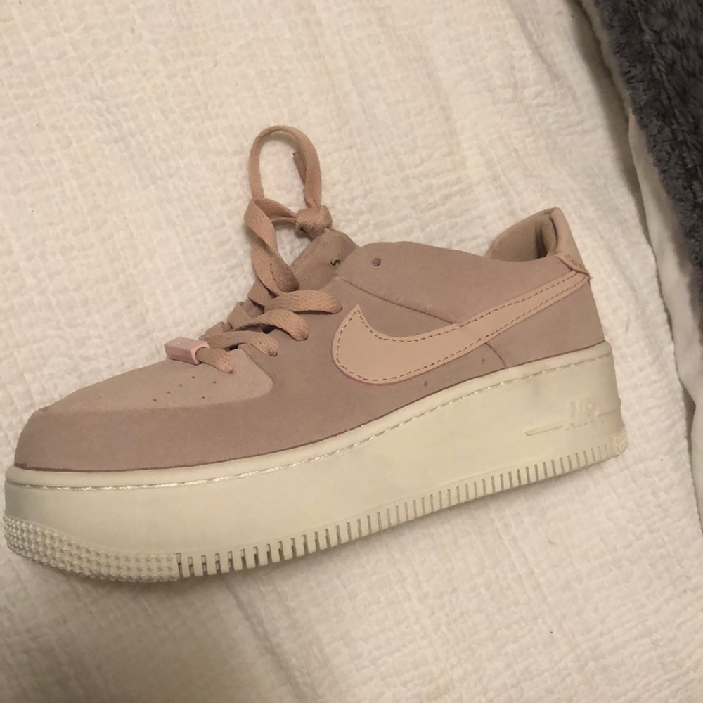 Women’s pink AF1